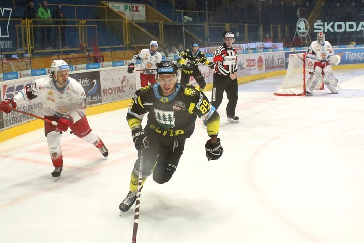 Zvolen po šiestich výhrach s hanbou v prestížnom derby, Slovan dominoval v Zámkoch